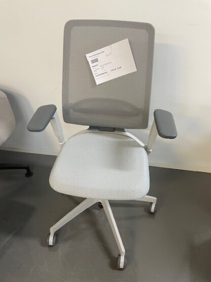 Bürostuhl_se_kit_Farbe_grau_Gestellfarbe_grau_vorne