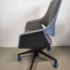 Bürostuhl_se:mission_Rückenpolster_grau_Sitzpolster_grau_Kunststofffuß_schwarz_seitlich