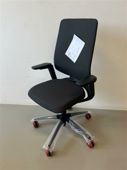 Bürostuhl_se:flex_membran_dunkelgrau_Sitzpolster_dunkelgrau_Aluminiumfuß_schwarz_schräg
