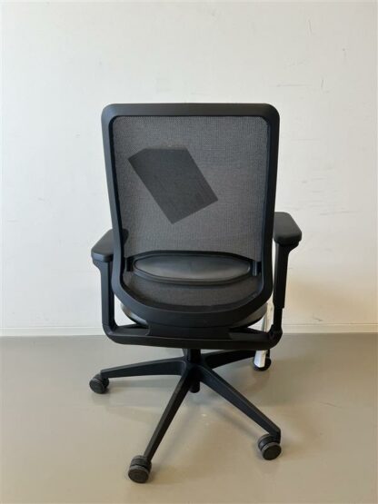Bürostuhl_se:flex_membran_dunkelgrau_Sitzpolster_grau_Kunststofffuß_schwarz_hinten