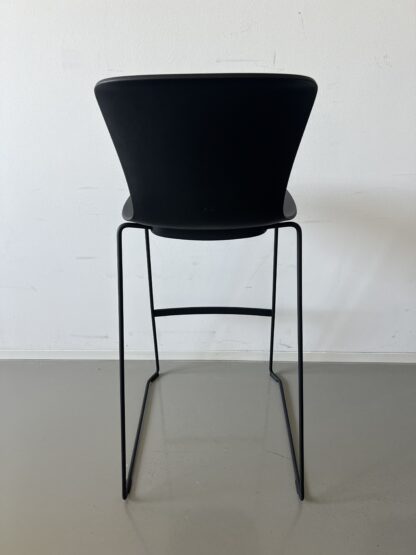 Barhocker_se:spot_Kufengestell_schwarz_hinten