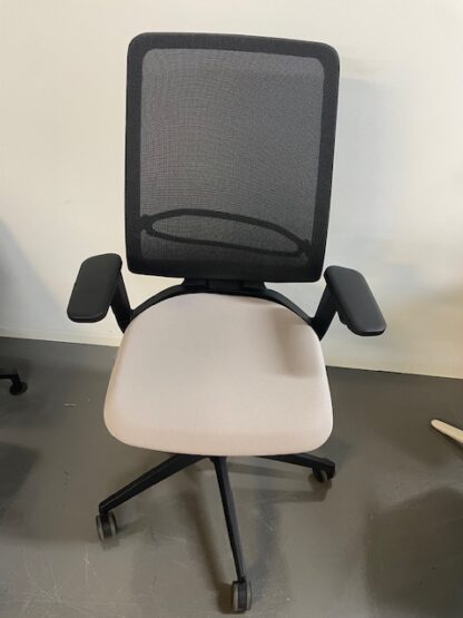 Bürostuhl_se_flex_Farbe_grau_schwarz_Gestellfarbe_schwarz_vorne