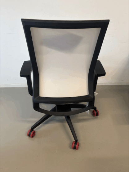 Bürostuhl_Quarterback _2_ mit Membranrücken_Farbe_weiß_Gestellfarbe_schwarz_hinten
