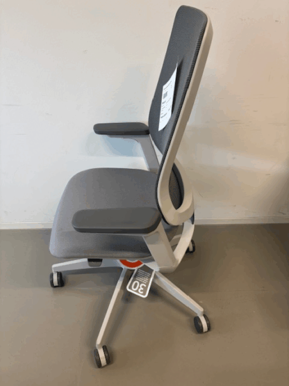 Bürostuhl_se_flex_Farbe_grau_Gestellfarbe_grau_schräg