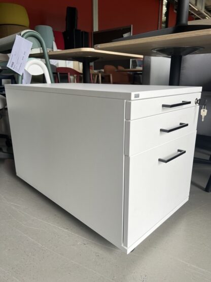 Rollcontainer_weiß_drei_Schubladen_seitlich