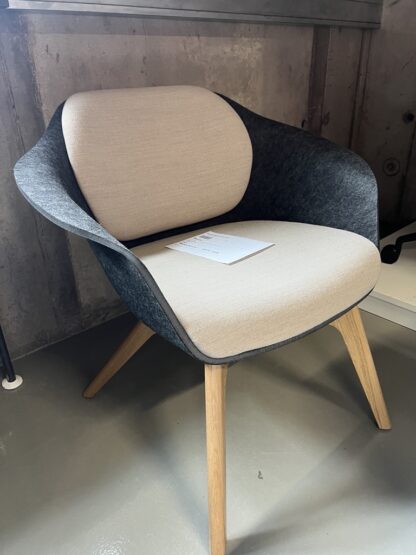 se:lounge_kufenstuhl_grau_beige_seitlich