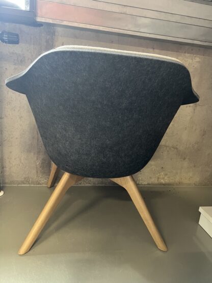 se:lounge_kufenstuhl_grau_beige_hinten