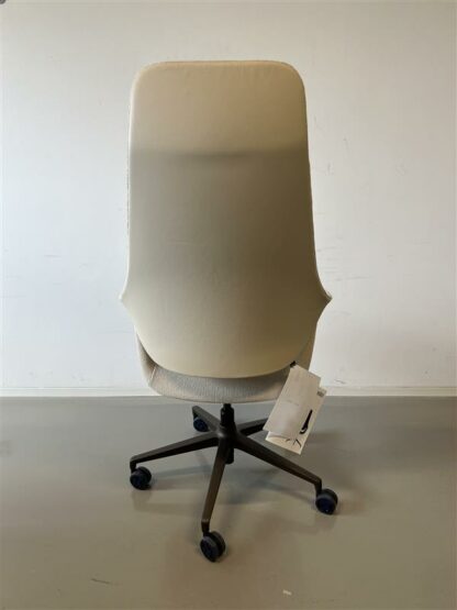 Bürostuhl_se:mission_Polster_innen_creme_Polster_hinten_leder_creme_außenblende_holz_hinten