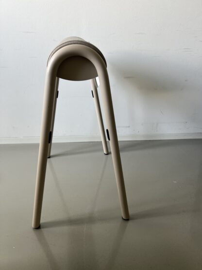 se:lab_hopper_Polster_beige/braun_Stahlgestell_sandbeige_seitlich