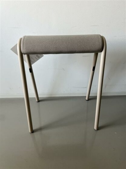 se:lab_hopper_Polster_beige/braun_Stahlgestell_sandbeige_hinten