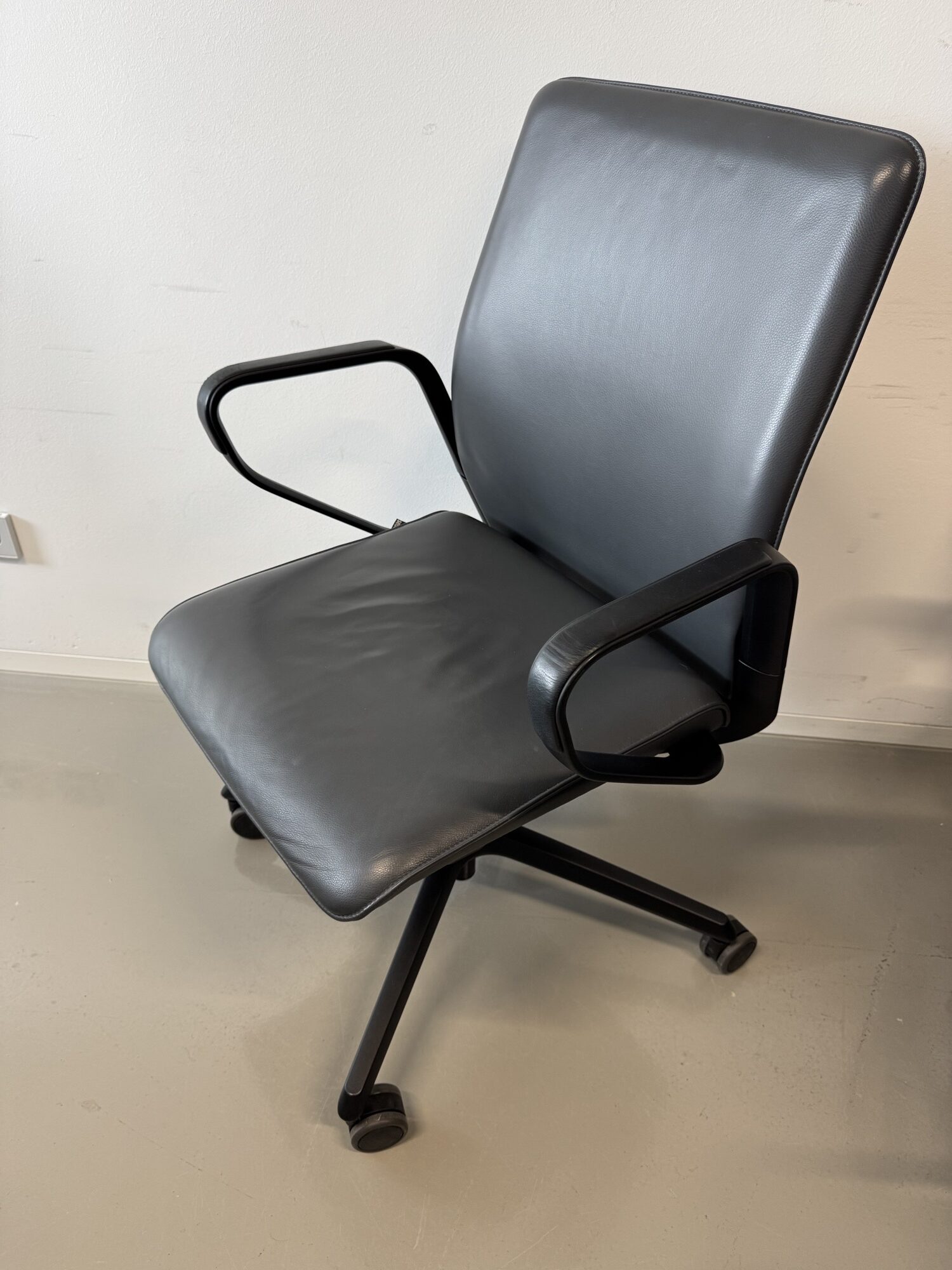 se:line Konferenzsessel Leder grau – Bild 2