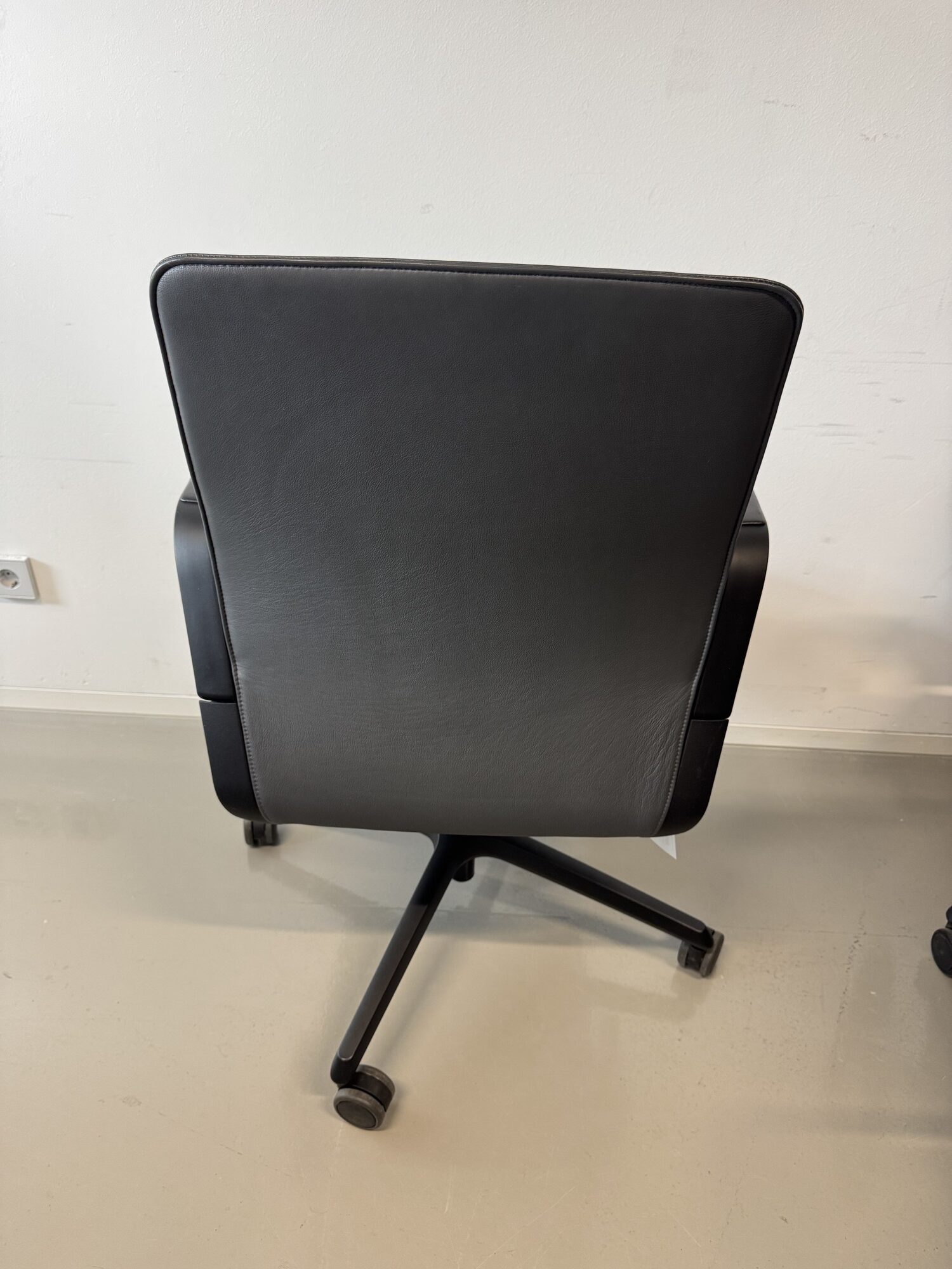 se:line Konferenzsessel Leder grau – Bild 4