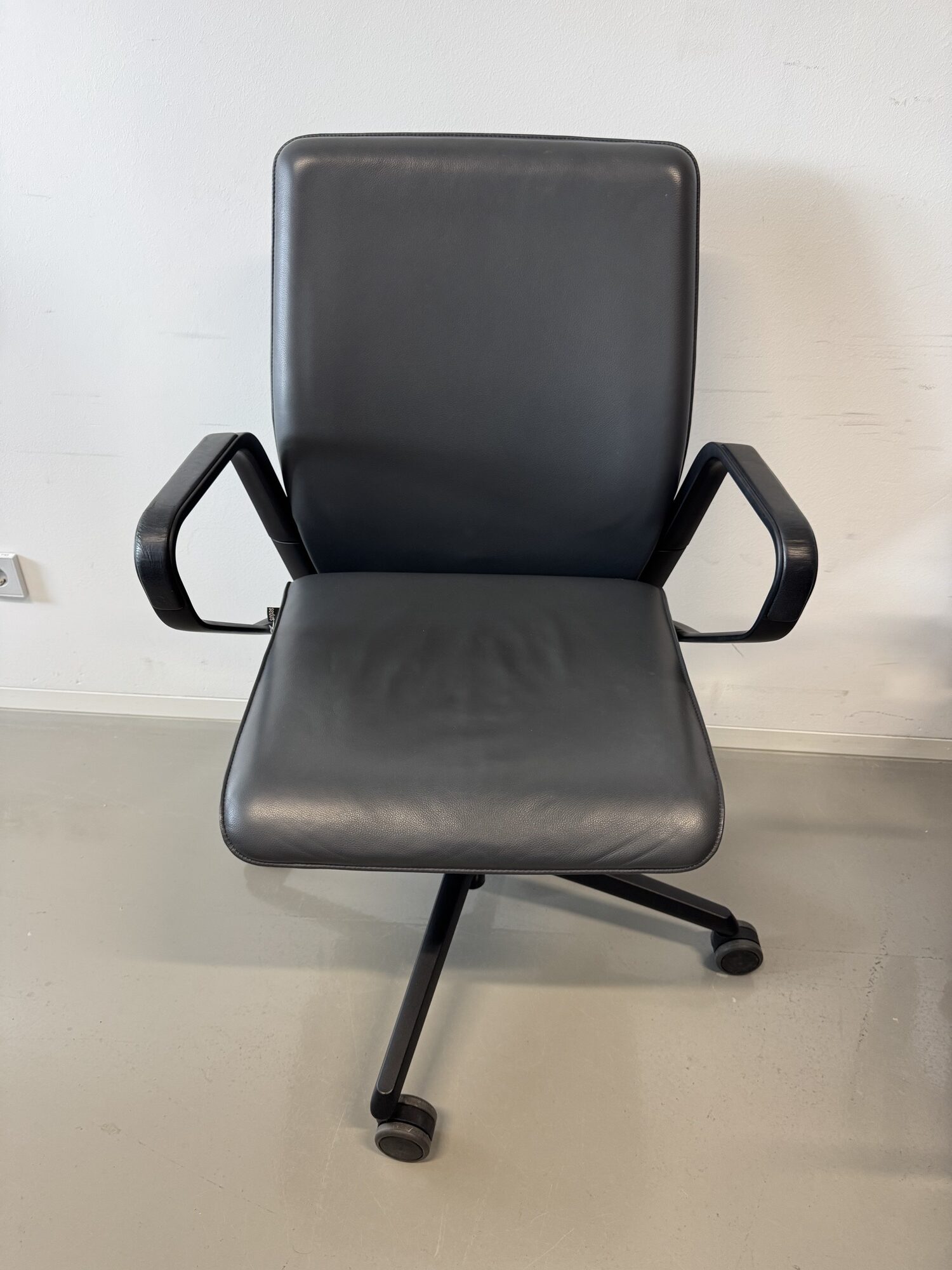 se:line Konferenzsessel Leder grau